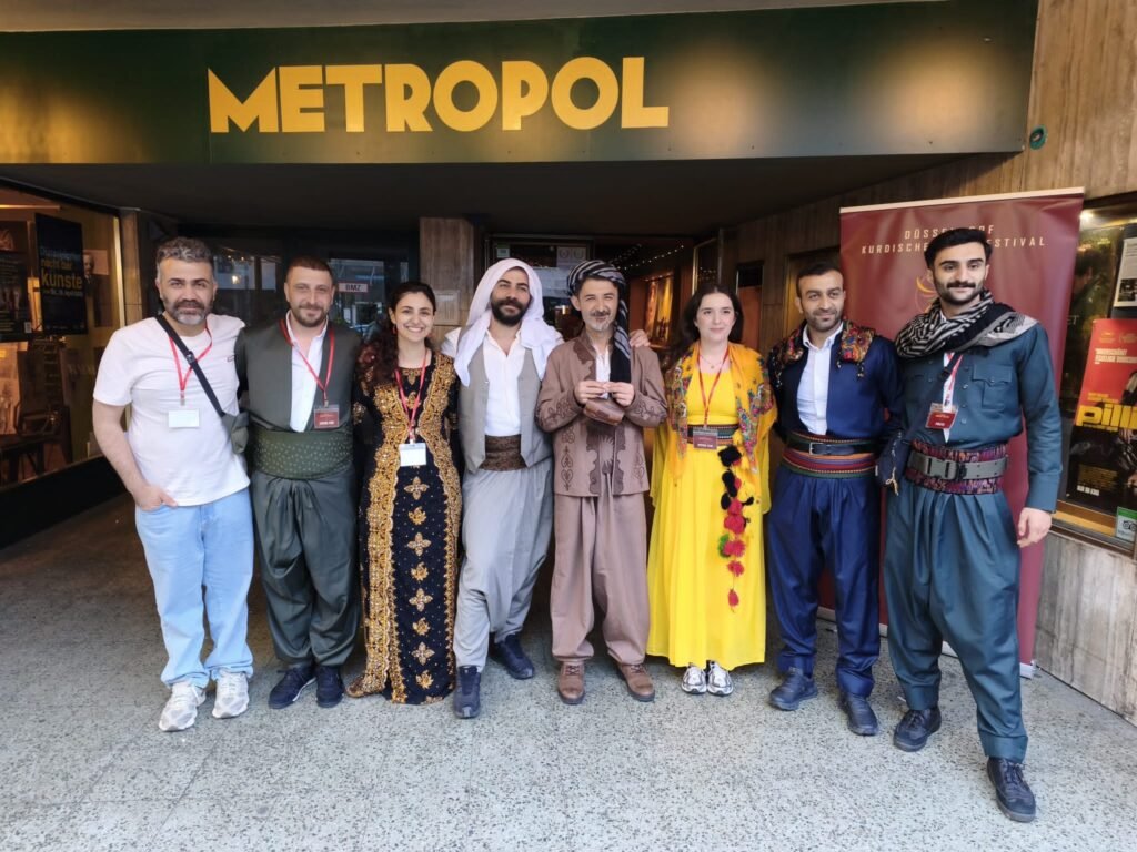 Über uns Vorstand und Mitglieder des Sî Filmkollektivs bei einer Filmveranstaltung